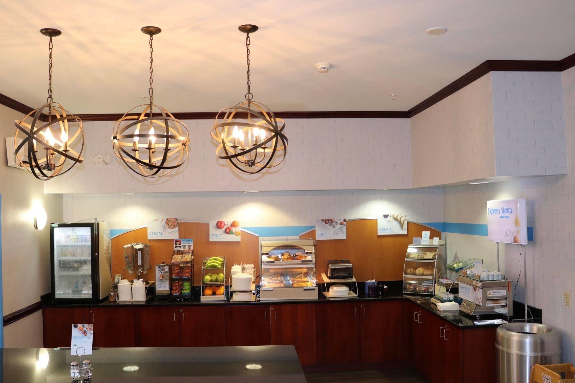 Holiday Inn Express And Suites Allentown West By Ihg Exteriör bild